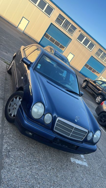 E 220