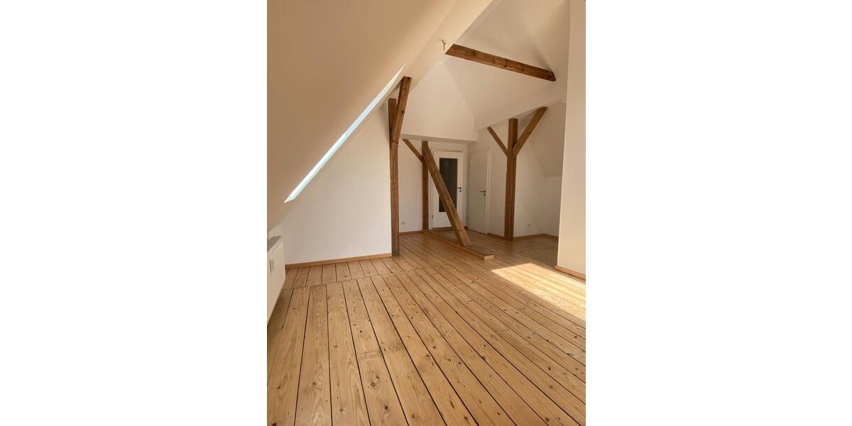 Dachgeschoßwohnung Rostock Hansaviertel - 2.5 Zimmer, 92 m&sup2;, 1.280&euro; | Angebot:26239871
