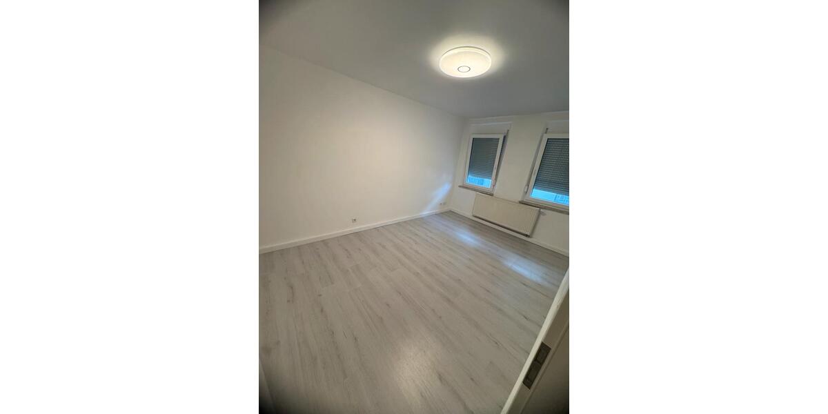 HELLE NEU RENOVIERTE 3 ZIMMER WOHNUNG zimmer