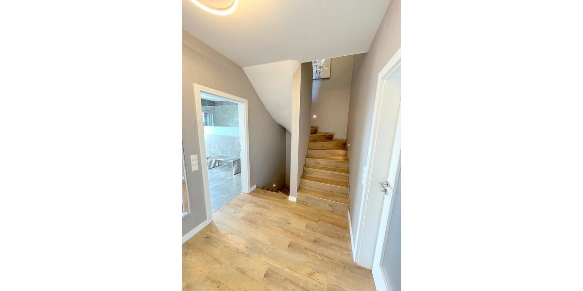 Doppelhaushälfte Emden - 6 Zimmer, 239 m&sup2;, 2.350&euro; | Angebot:26249360