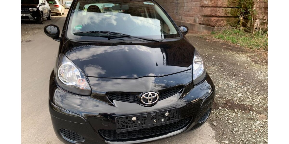 Toyota Aygo (X) 89.413 km 3.799 &euro; Mainz-Kastel 55252