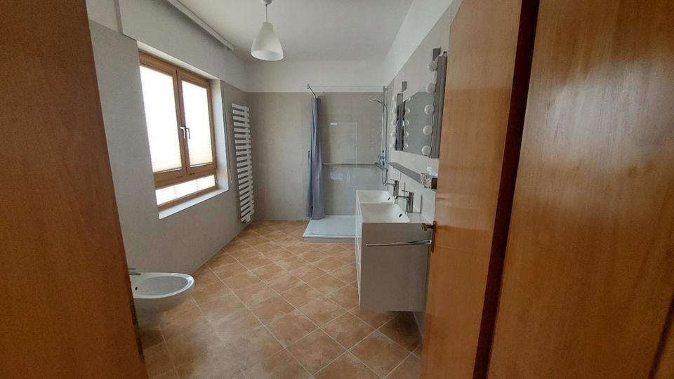 Erdgeschoßwohnung Bornheim - 3 Zimmer, 120 m&sup2;, 1.200&euro; | Angebot:25499344