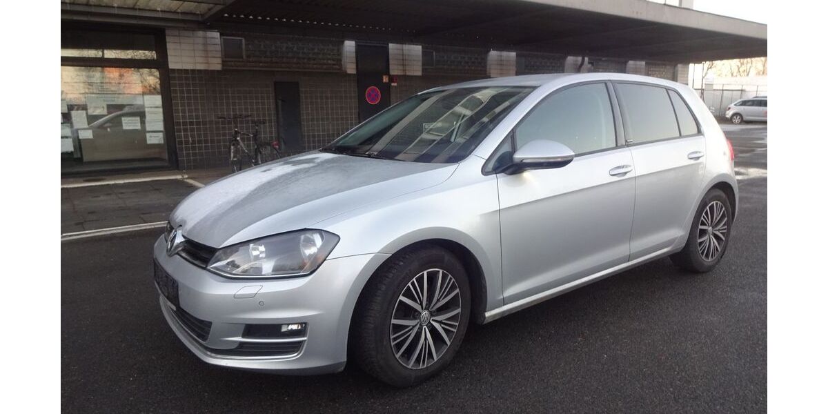 VW Golf 148.000 km 9.900 &euro; Berlin 12249