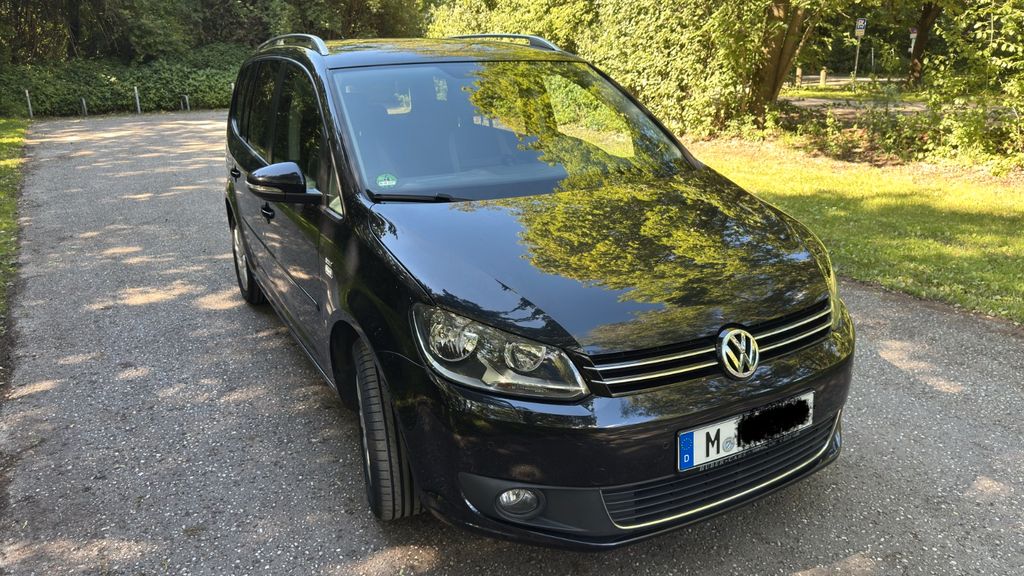 VW Touran 124.000 km 9.000 &euro; Unterschleißheim 85716