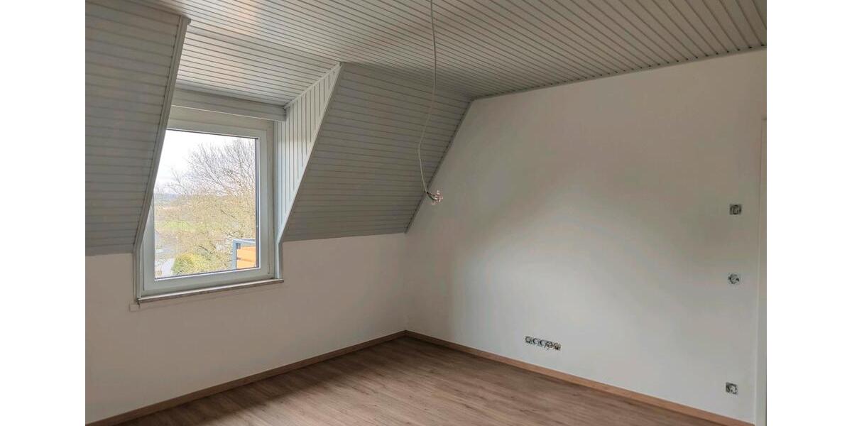 Dachgeschoßwohnung Mülheim an der Ruhr Heißen - 3.5 Zimmer, 83 m&sup2;, 1.700&euro; | Angebot:25047254