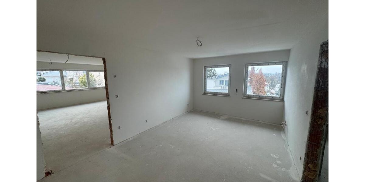 Erstbezug nach Kernsanierung - Helle 4-Zimme-Wohnung mit Balkon 4 zimmer