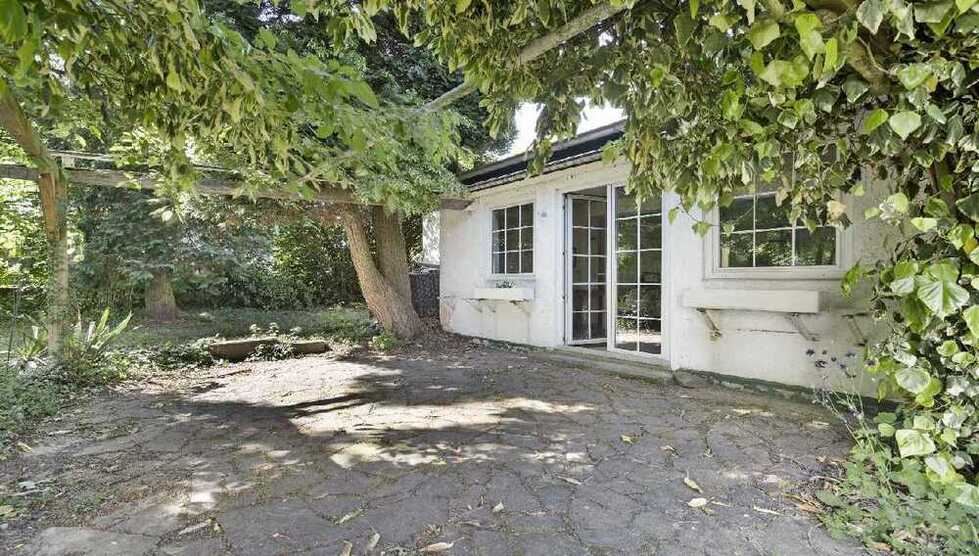Zweifamilienhaus und Bungalow auf 2.412m² Traumgrundstück in Ratingen