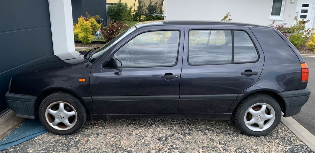 VW Golf 131.000 km 2.650 € Rosdorf 37124