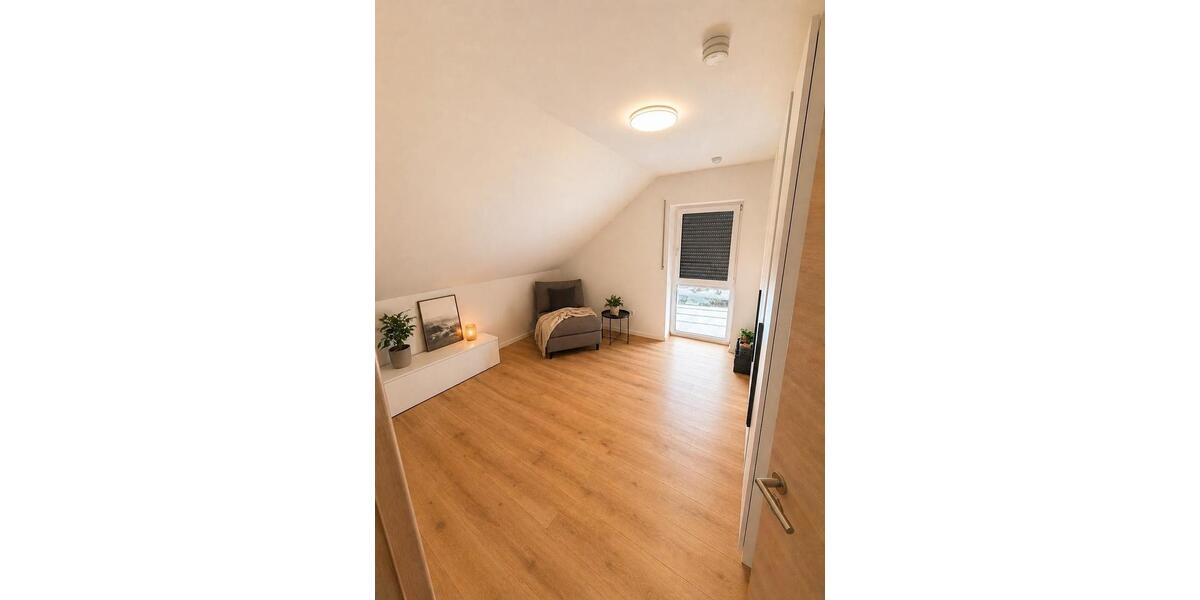 Dachgeschoßwohnung Ebermannsdorf - 4 Zimmer, 114 m&sup2;, 330.000&euro; | Angebot:26786258