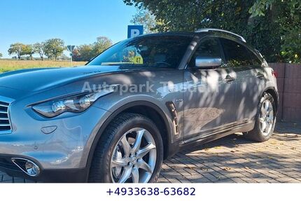INFINITI QX70 121.000 km 24.900 € Tasdorf 15562