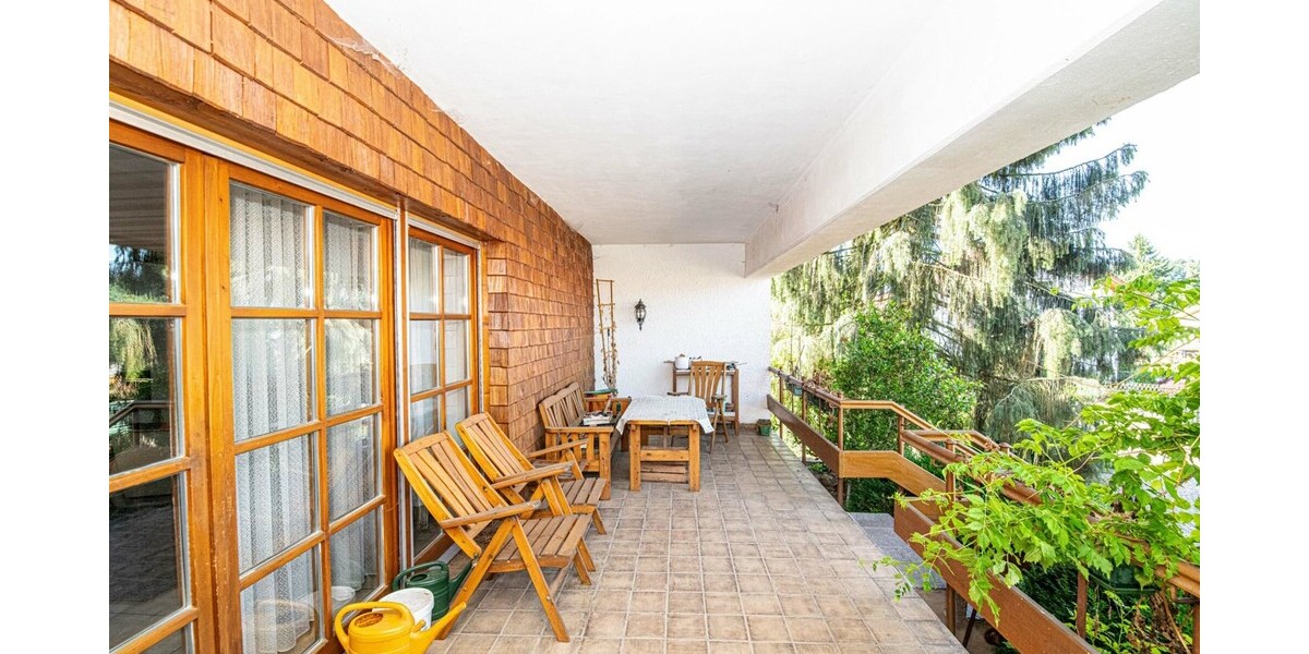 Charmantes Zweifamilienhaus mit drei Garagen und großem Garten - Zweifamilienhaus Kötzting | Angebot:24605834