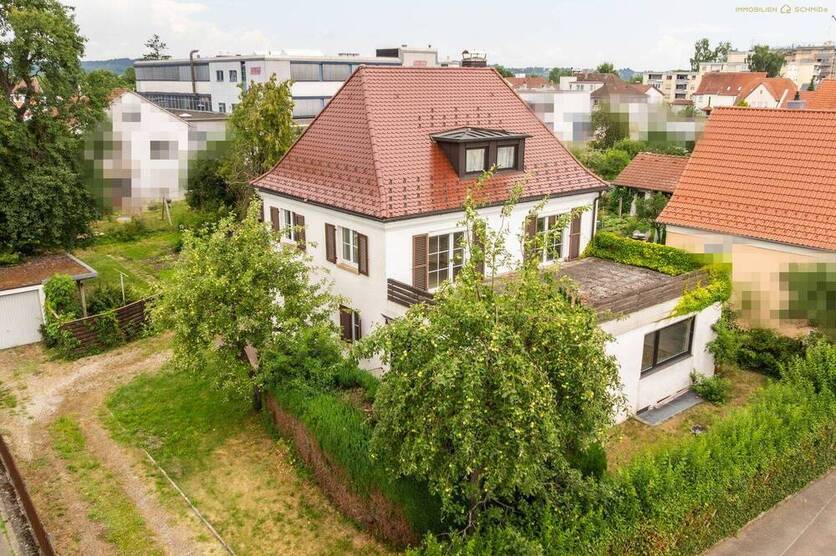 Historisches Zweifamilienhaus mit Entwicklungspotenzial und weitläufigem Grundstück in Mengen
