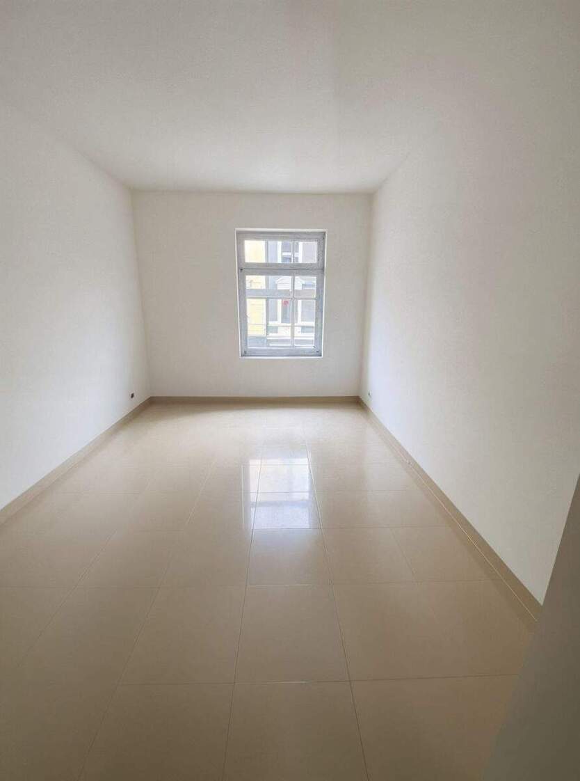 5-Zimmer Altbau-Wohnung komplett saniert mit großem Balkon in Flingern-Nord 5 zimmer