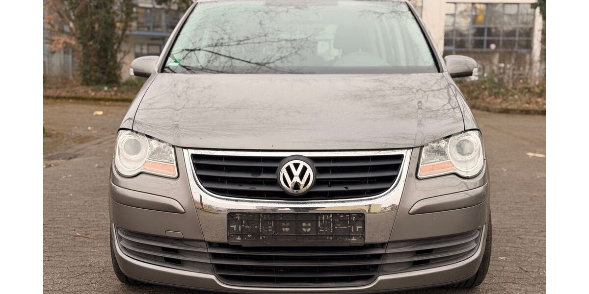 VW Touran 279.000 km 2.900 &euro; Freiburg 79108