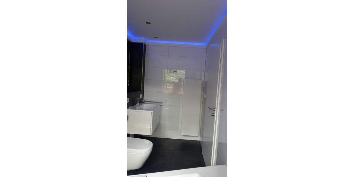 LUXUS Appartament mit Einbauküche, Balkon, Garage 2 zimmer