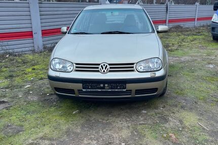 VW Golf 198.000 km 899 &euro; Nürnberg 90431