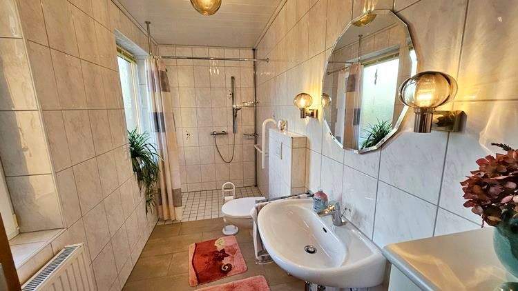 Einfamilienhaus Gnarrenburg - 7 Zimmer, 226 m&sup2;, 265.000&euro; | Angebot:25701486