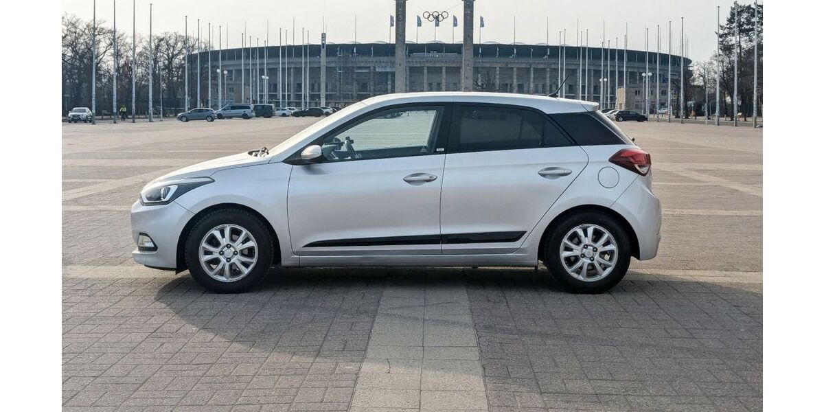 Hyundai i20 61.000 km 12.900 &euro; Berlin 13597