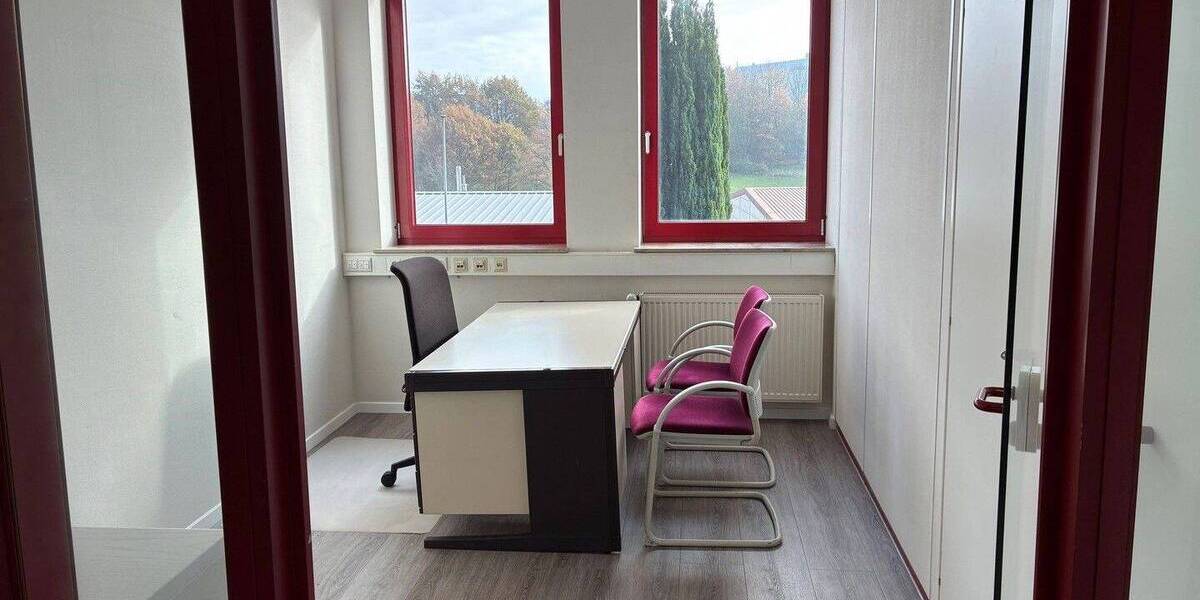 Gewerbeimmobilie Büros & ebenerdige Halle zimmer