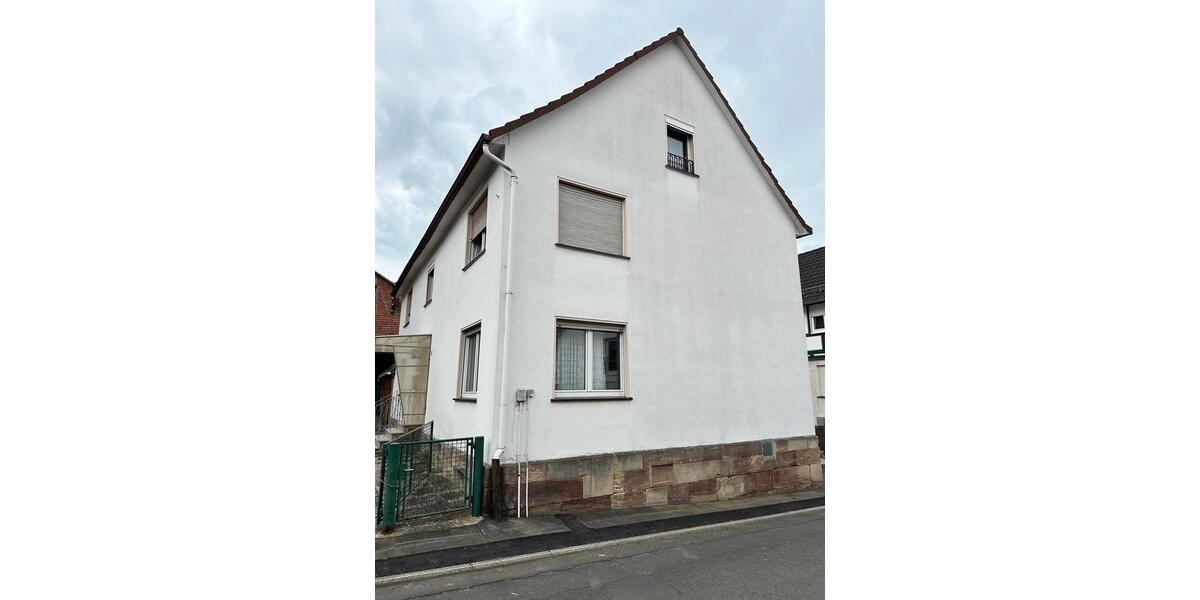 Bauernhaus, Landhaus Fritzlar - 8 Zimmer, 310 m&sup2;, 265.000&euro; | Angebot:27112563