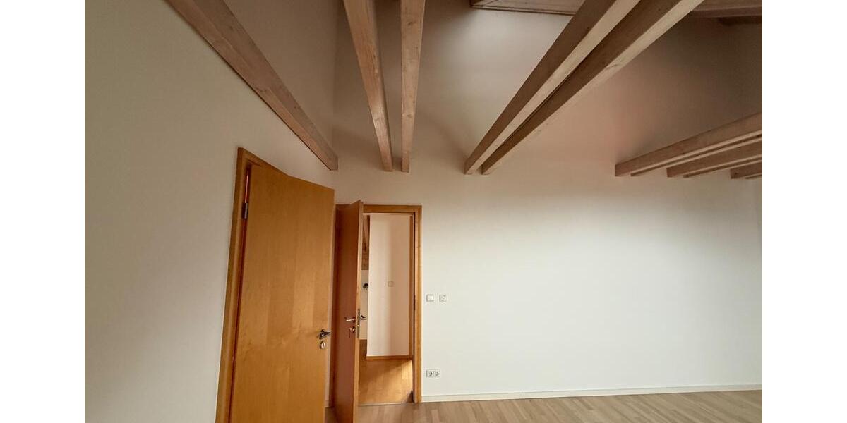 Einfamilienhaus Essenbach - 6 Zimmer, 180 m&sup2;, 2.250&euro; | Angebot:26102327