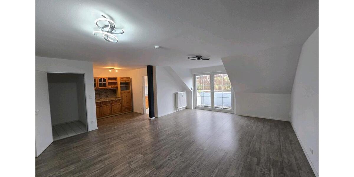 Dachgeschoßwohnung Ampfing - 3 Zimmer, 83 m&sup2;, 700&euro; | Angebot:26366343