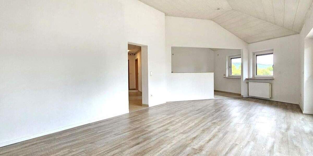 Etagenwohnung Rödental Oeslau - 4 Zimmer, 107 m&sup2;, 262.000&euro; | Angebot:25707203