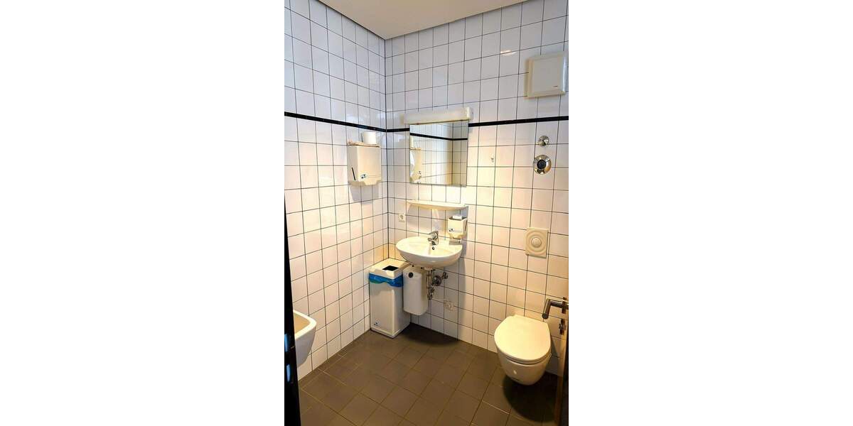 Gewerbeobjekt Kirchzarten - 2 Zimmer, 124 m&sup2;, 1.364&euro; | Angebot:25361205
