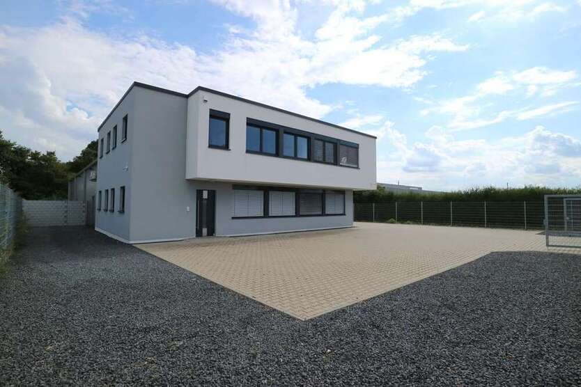 Büro in Rommerskirchen 2.500 € 253 m²