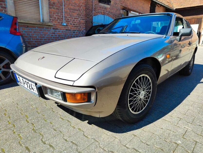 924