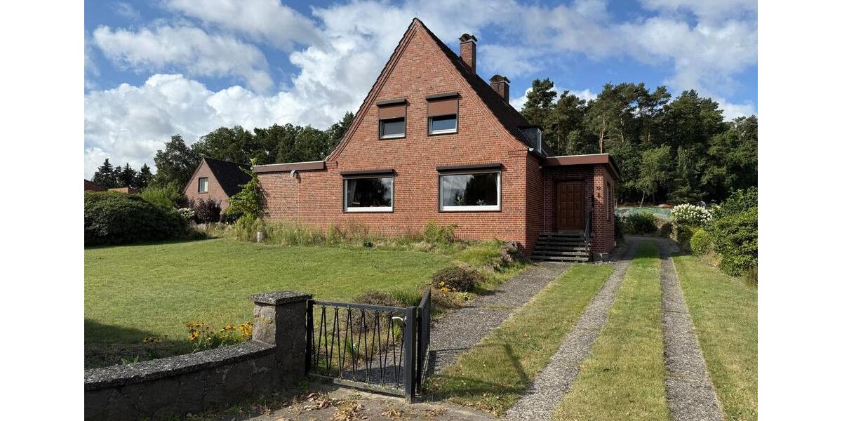 ** Wunderschönes Haus riesen Garten - 3 Garagen ** zimmer