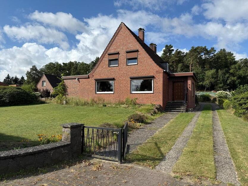 ** Wunderschönes Haus riesen Garten - 3 Garagen ** zimmer