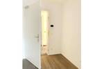 FÜ: Erstbezug! Attraktiv & repräsentativ, 2-Zi-Whg (2.OG) mit EBK, Balkon, Aufzug + TG-Stellplatz