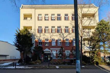 Gepflegter Altbau Bürohaus mit Betriebswohnung zimmer