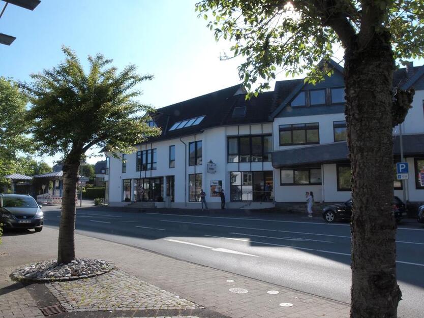 Hochwertige zentrale Laden-, Praxis- und Bürofläche im Ortskern zimmer