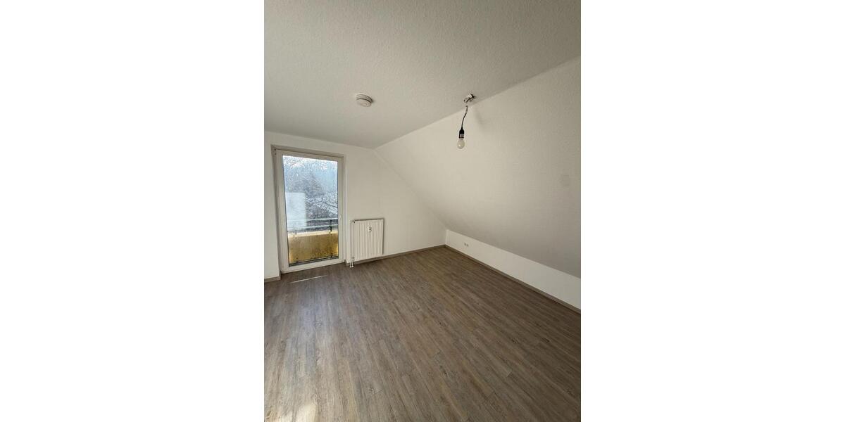 Dachgeschoßwohnung Kiel Ellerbek - 3 Zimmer, 70 m&sup2;, 899&euro; | Angebot:25483115