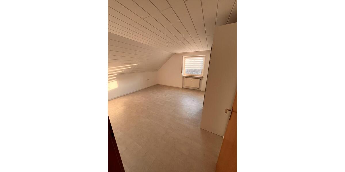 Dachgeschoßwohnung Greding - 2 Zimmer, 85 m&sup2;, 1.050&euro; | Angebot:26050541