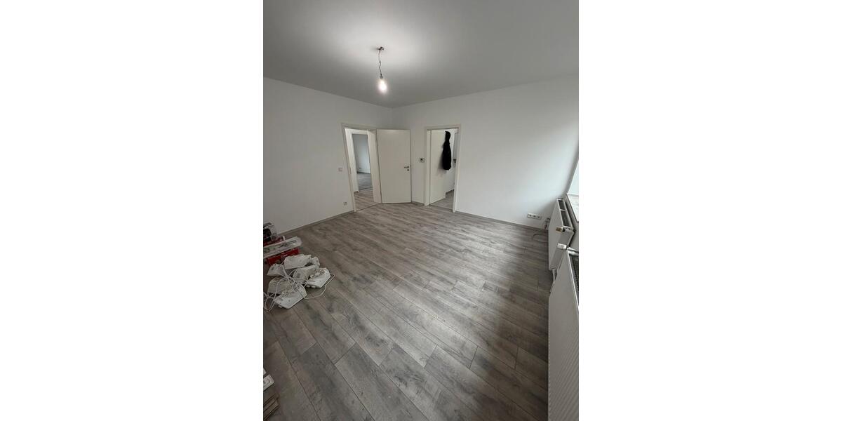Erdgeschoßwohnung Solingen - 4 Zimmer, 80 m&sup2;, 950&euro; | Angebot:24740022