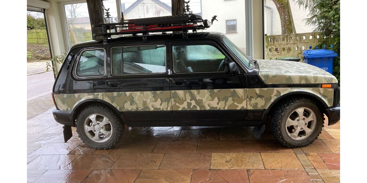 Lada Urban 80.000 km 8.999 &euro; Wallerfangen 66798