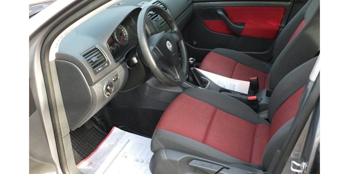 VW Golf TRENDLINE KLIMAAUTOMATIK 5-TÜRIG 132.115 km 4.904 &euro; Köln 50858