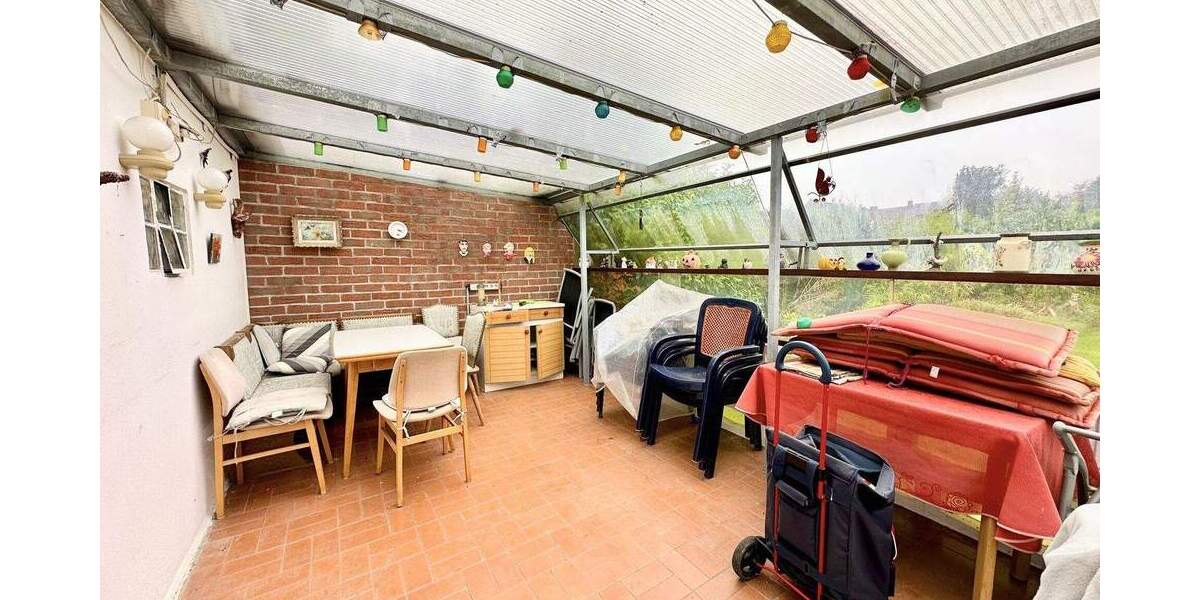 Doppelhaushälfte mit viel Potenzial, großzügigen Garten, Garage und Stellplätzen 5 zimmer