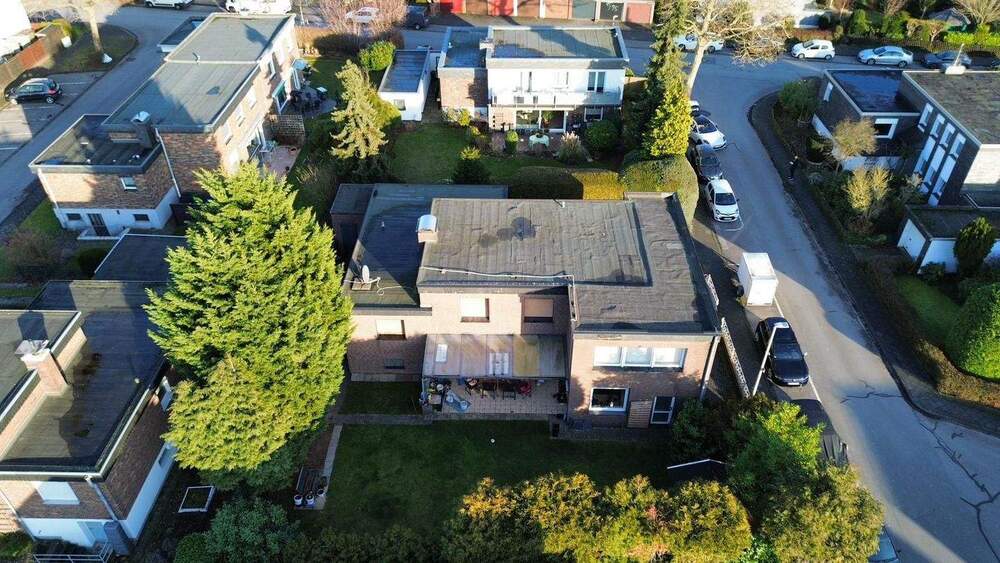 Wohnen mit Perspektive: Freistehendes Haus mit großem Potenzial in Bestlage 7 zimmer