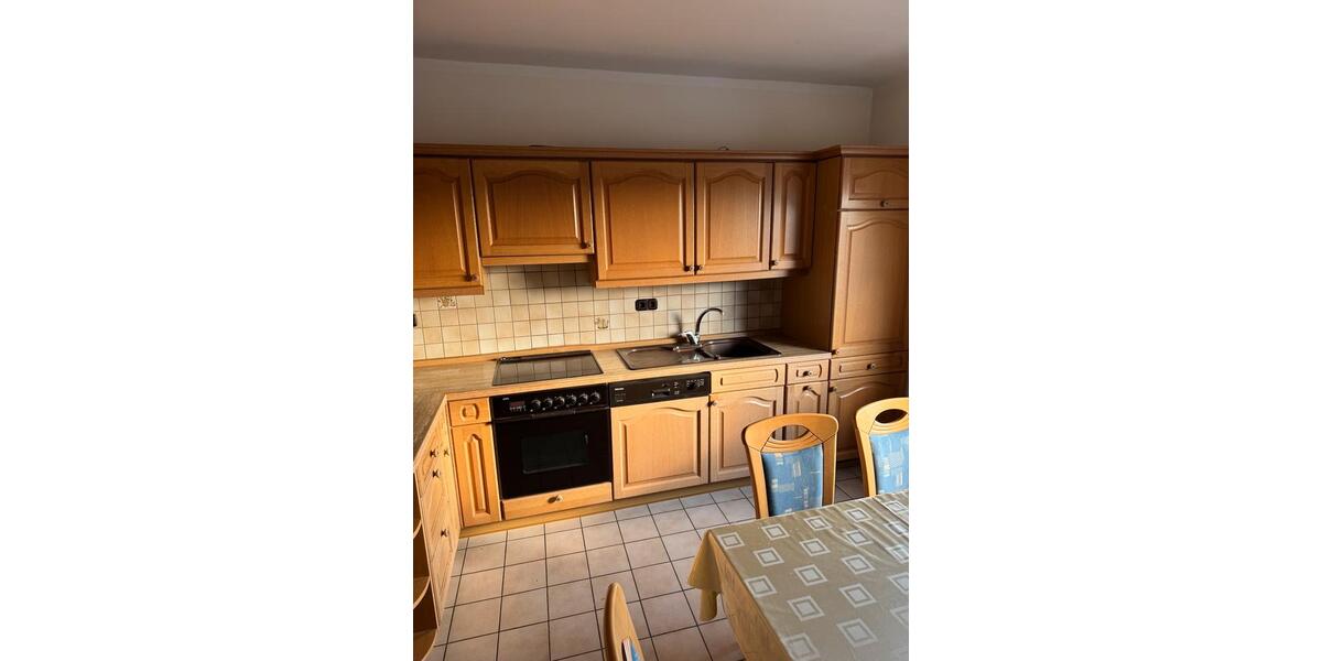 Etagenwohnung Lollar - 6 Zimmer, 135 m&sup2;, 1.150&euro; | Angebot:26349851