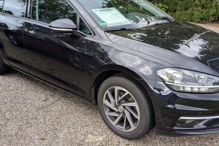 VW Golf 93.716 km 15.998 € Gersdorf 09355