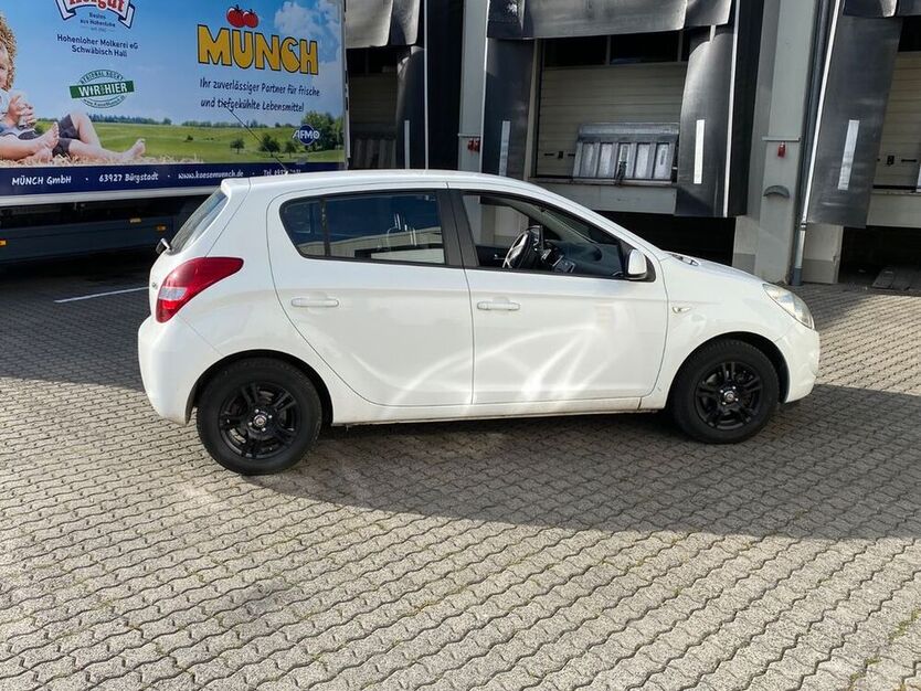 i20
