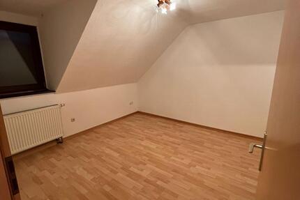 2-Zimmer DG Wohnung mit EBK in Kronenburg 2 zimmer