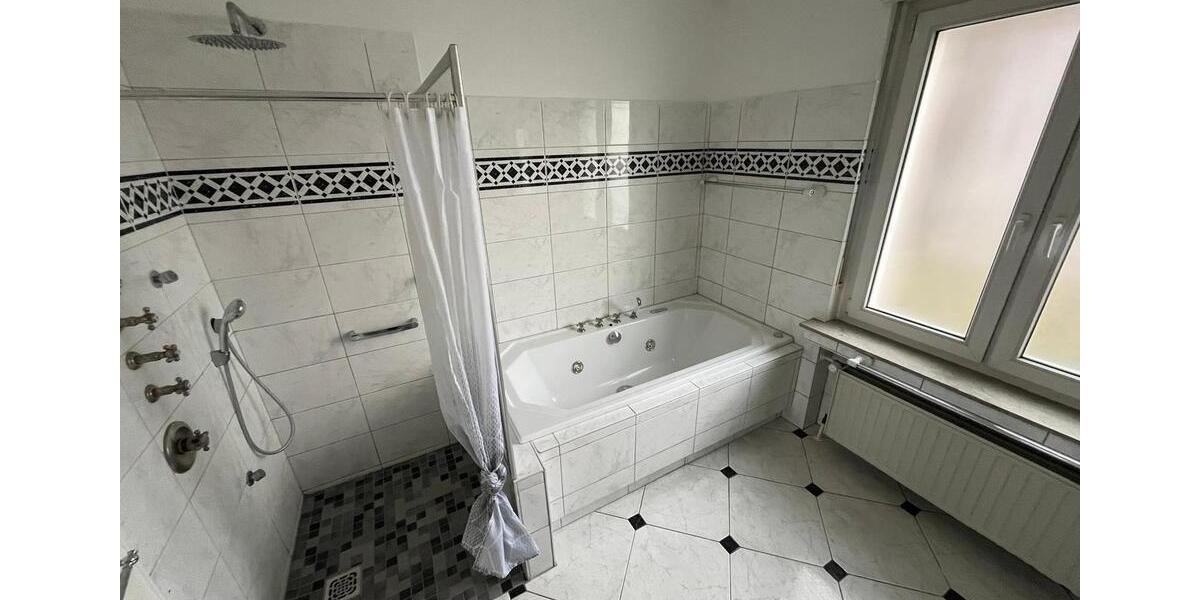 Erdgeschoßwohnung Remscheid - 3 Zimmer, 175 m&sup2;, 1.180&euro; | Angebot:24373427