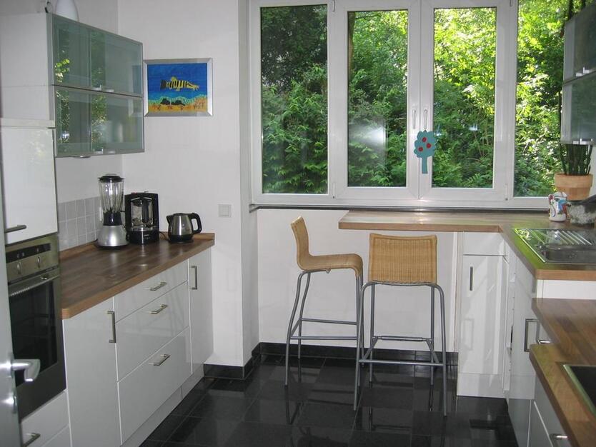 Exklusive 3-Zimmer-Wohnung mitten im Grünen aber dennoch zentral zimmer