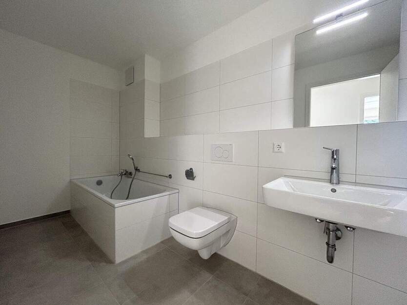 Moderner Wohnkomfort - viel Platz + Freiraum! 5 Zimmer + Süd-Balkon, Einbauküche, 2 Bäder, Aufzug 5 zimmer