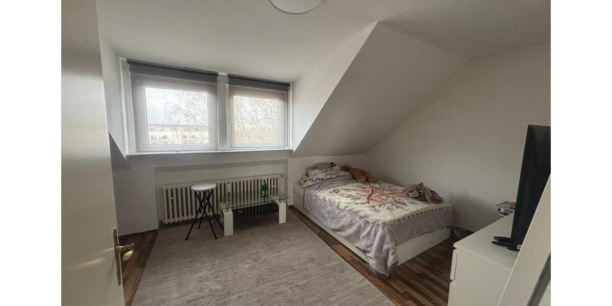 Dachgeschoßwohnung Mönchengladbach Süd - 1 Zimmer, 22 m&sup2;, 380&euro; | Angebot:26025043